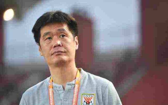 世界杯赛事直播-球迷妙语评李铁下课：铁在烧，火苗窜上九重霄